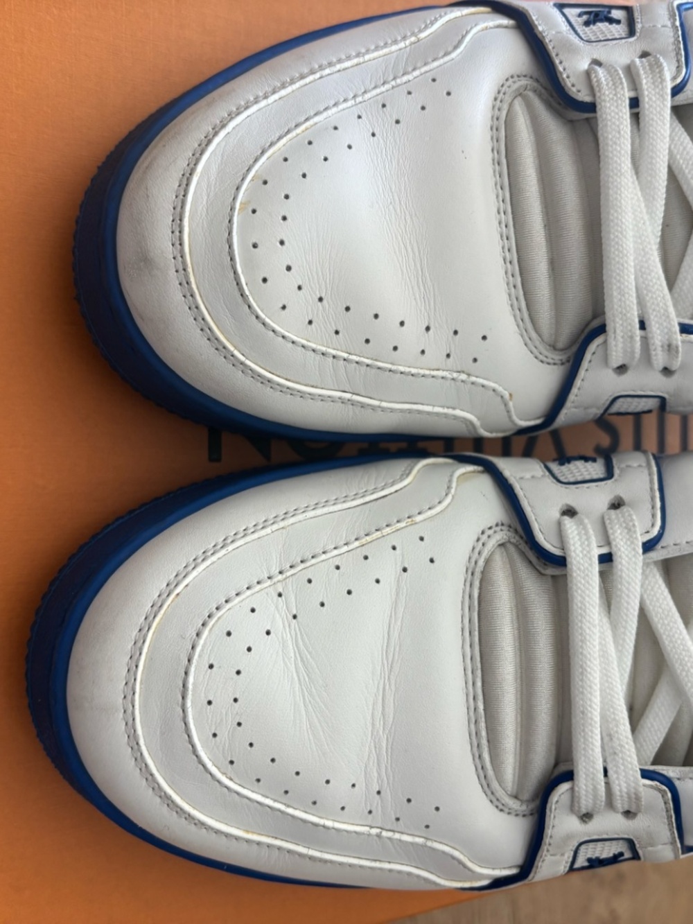 Louis Vuitton Trainer Low Signature - White Blue Size Size 7 Men's. - Picture 5 of 16